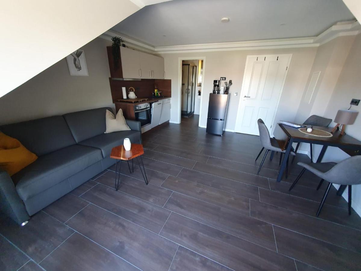 Neumuehler Hof- Ferienwohnung "Benjamin" Mit Grosser Privater Dachterasse Und Guter Anbindung In Die City Schwerin  Exterior photo