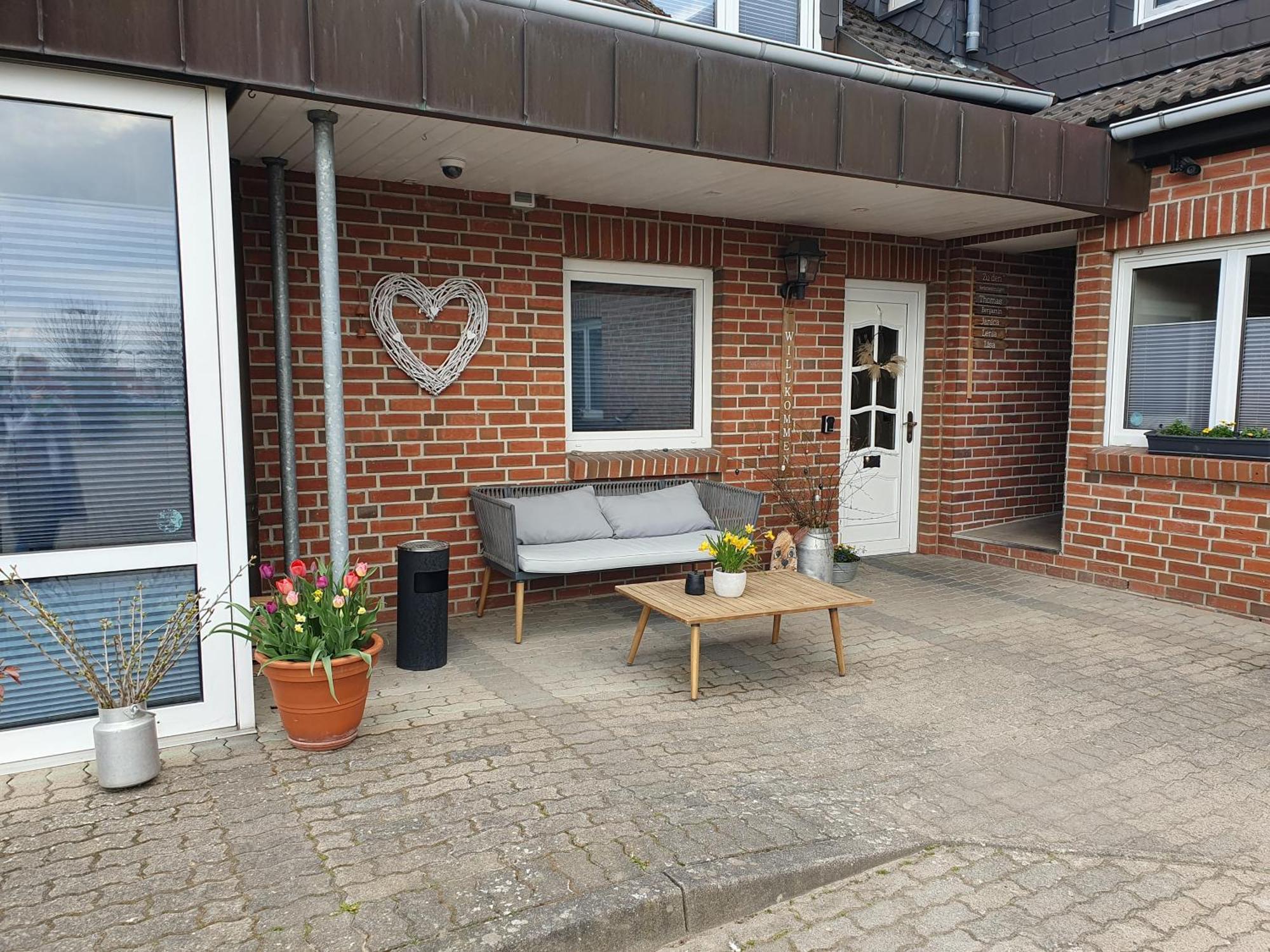Neumuehler Hof- Ferienwohnung "Benjamin" Mit Grosser Privater Dachterasse Und Guter Anbindung In Die City Schwerin  Exterior photo